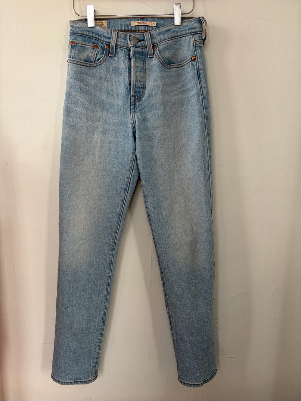 Levi's Wedgie Straight in Light Blue Wash